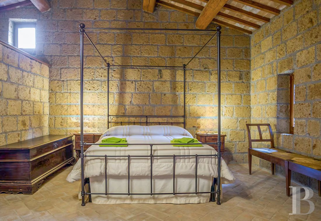 En Italie, au sud de Tuscania dans la province de Viterbe, une ancienne abbaye cistercienne réhabilitée au tournant du siècle - photo  n°12